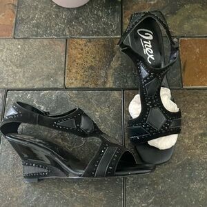 ONEX black vintage shoes style Aspen rhinestones t-strap wedge size‎ 6